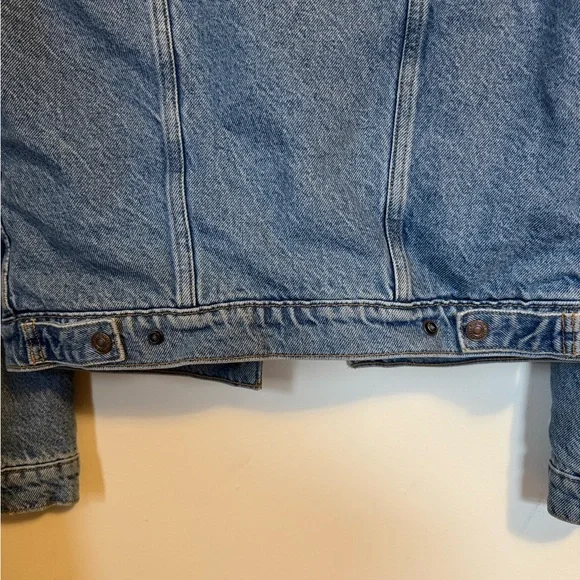 Levi's Medium Wash Sherpa Lined Denim Jacket - Picture 7 of 7